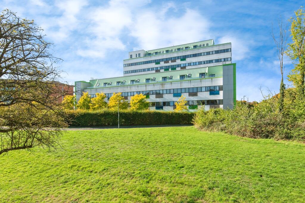 FLAT 503 SIX HILLS HOUSE WEST TERRACE KINGS ROAD STEVENAGE, SG1 1AW