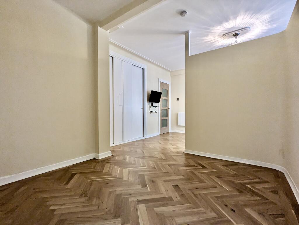 Apartment in Twickenham - View 5
