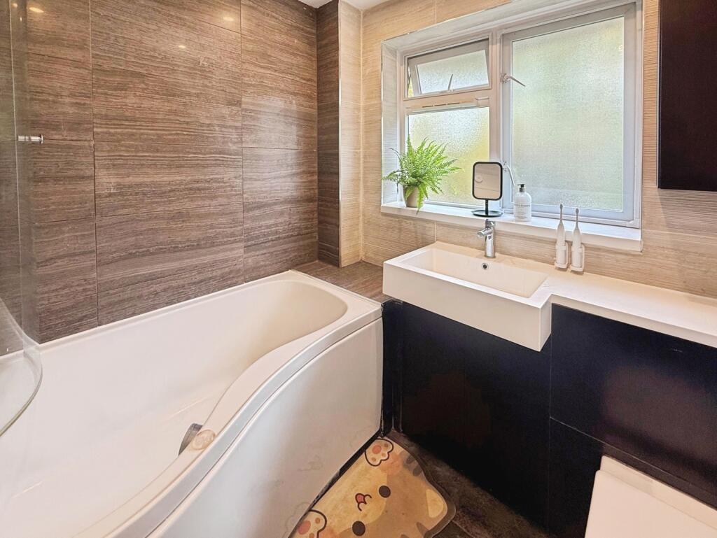 Apartment in Sutton - View 5