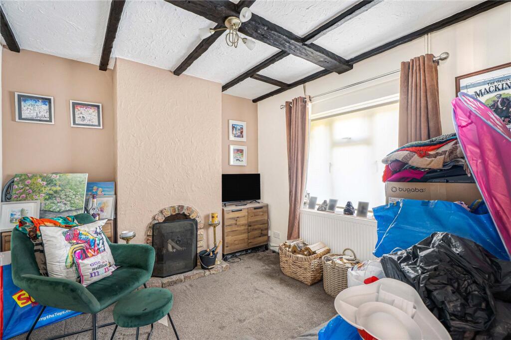House in Radlett, Battlers Green, Aldenham - View 4