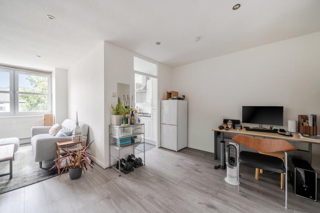 Apartment in Kingston upon Thames - View 5