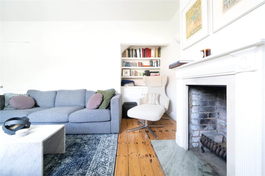 Greenstead Gardens, London, SW15 - More