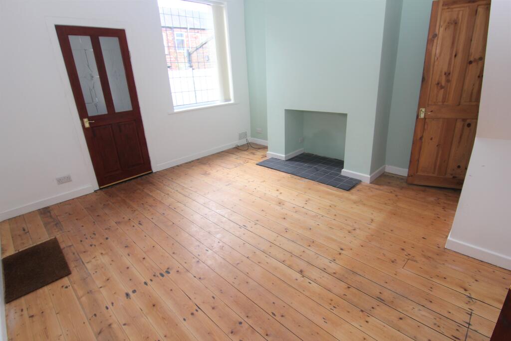 14 Partington Street, M40 2AQ photo 2
