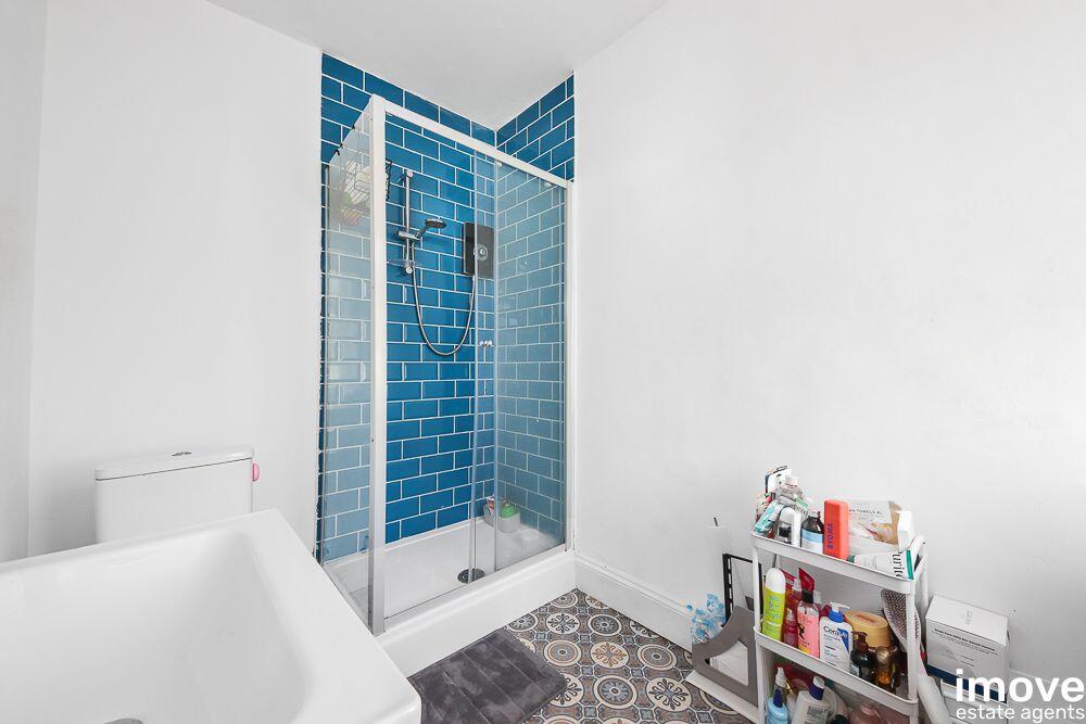 House in Torquay, Torbay - More