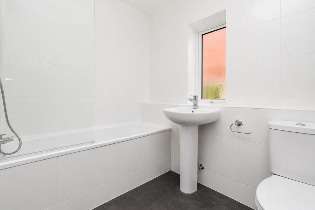 Apartment in Fareham, Hampshire - More