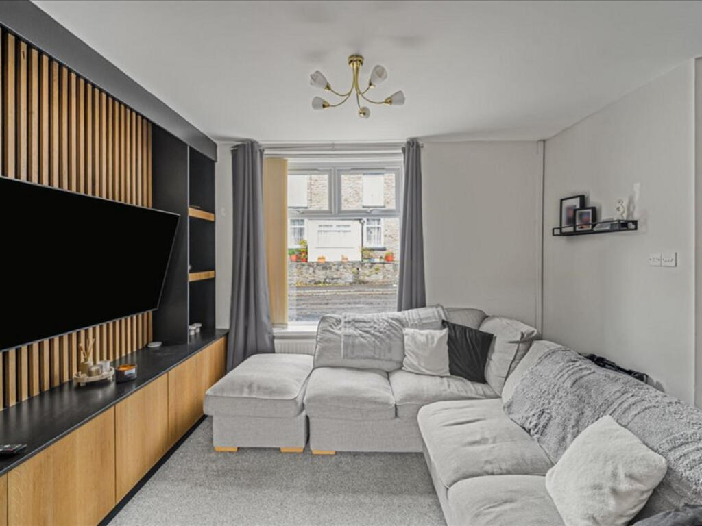 House in Pontypridd, Graigwen - More