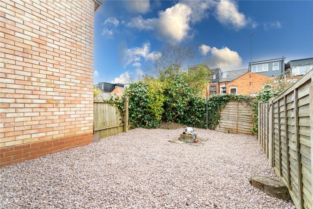 6 bedroom house for rent