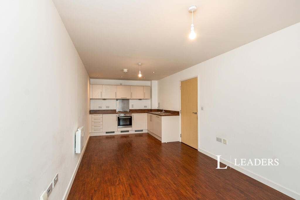 Apartment in Woking, Surrey - View 5