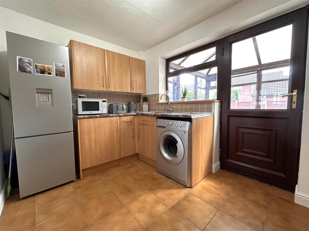 House in Newark and Sherwood, New Balderton, Balderton - More