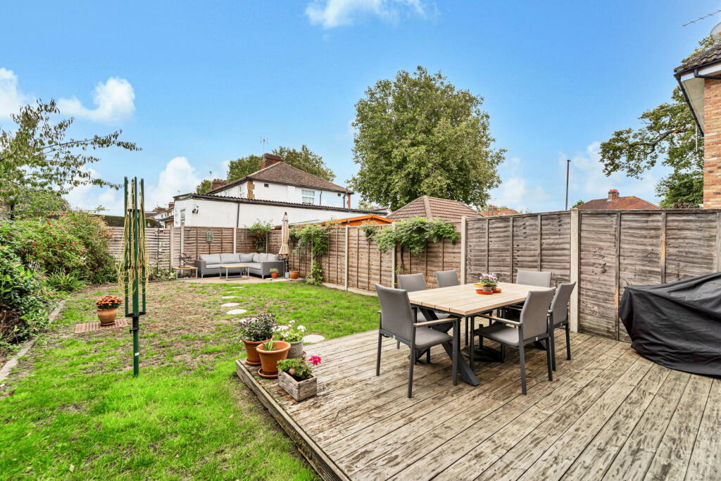 Grange Road, New Haw, KT15 photo 4