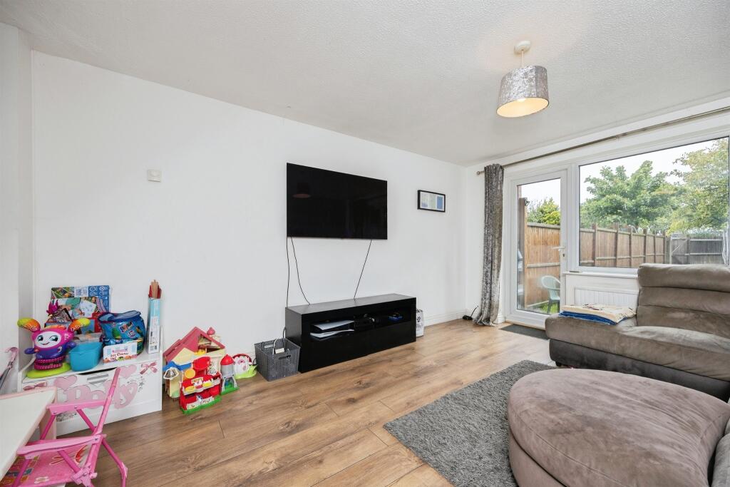 Falcon Way, Ashford photo 3
