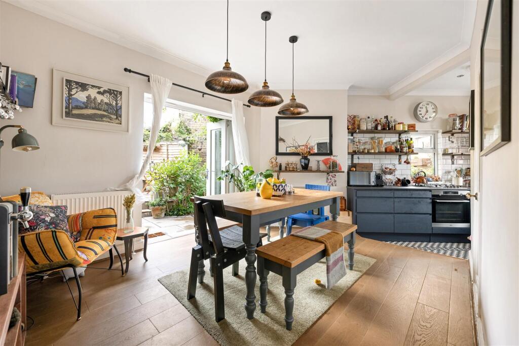 House in London, Higham Hill - View 4