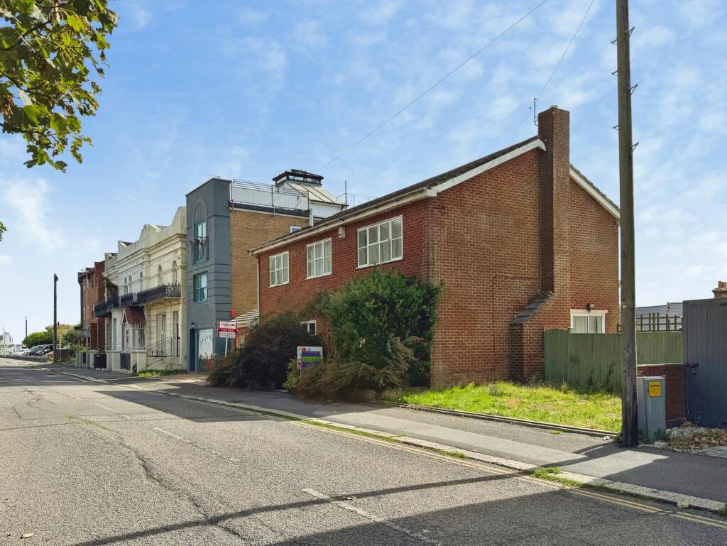 House in Tonbridge - More