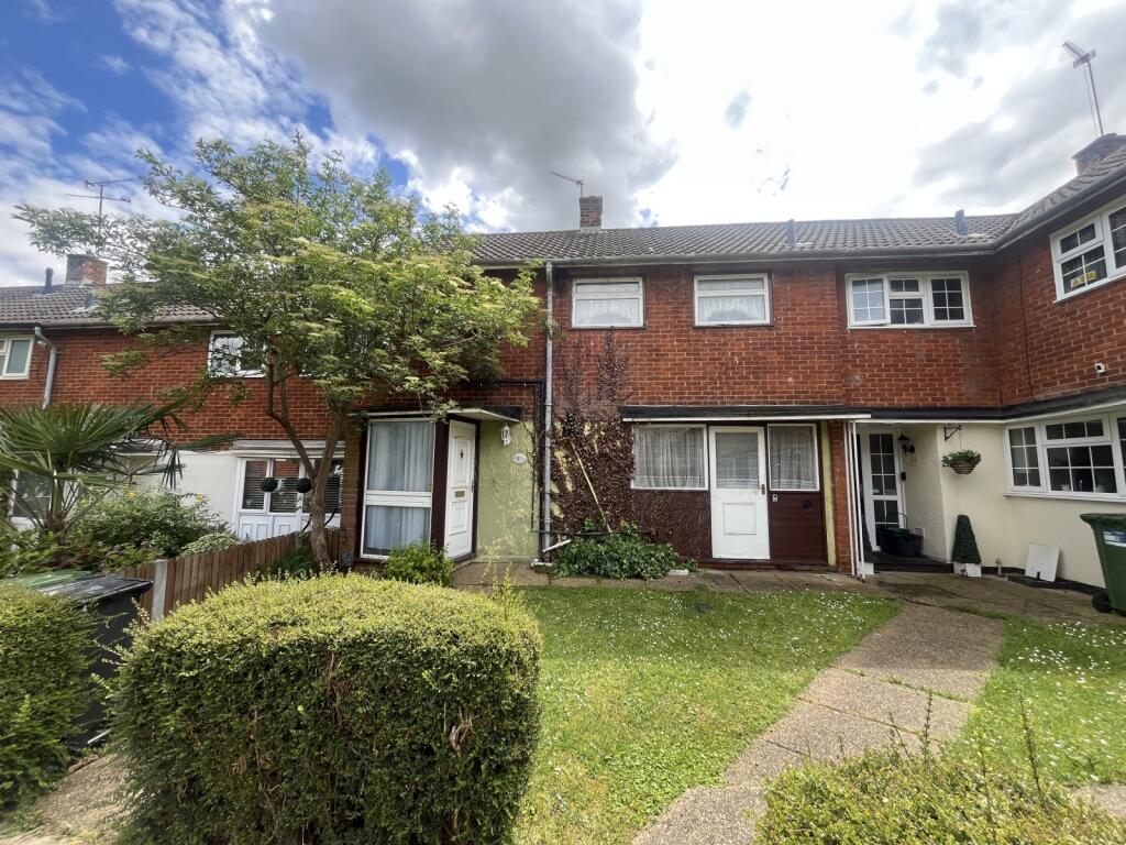 Main image of property: Mapleford Sweep, Basildon, Essex, SS16