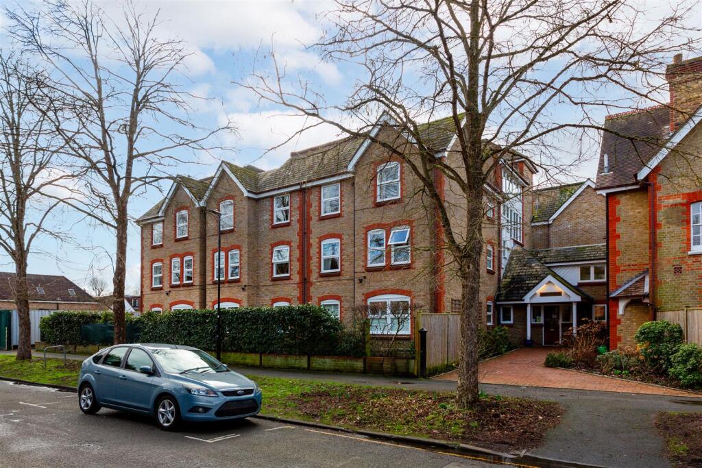 1-bed flat on Church Lane, Merton park, Wimbledon, £190,000