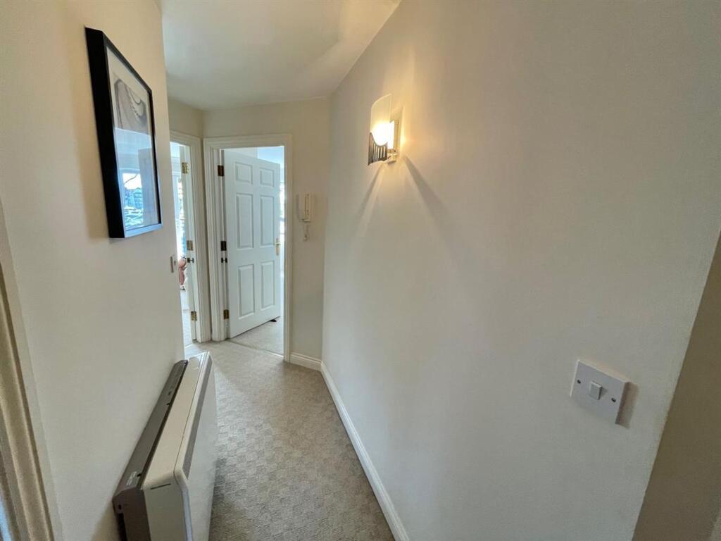 Apartment in Dorchester - More