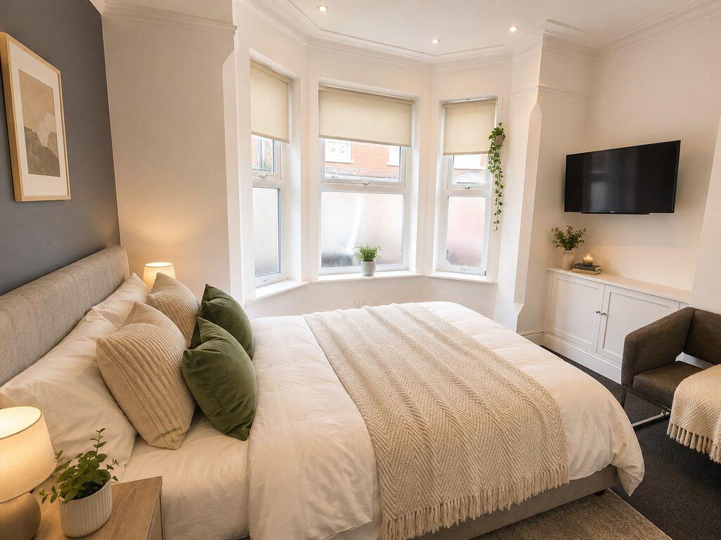 Main image of property: En-suite room - Bills Included