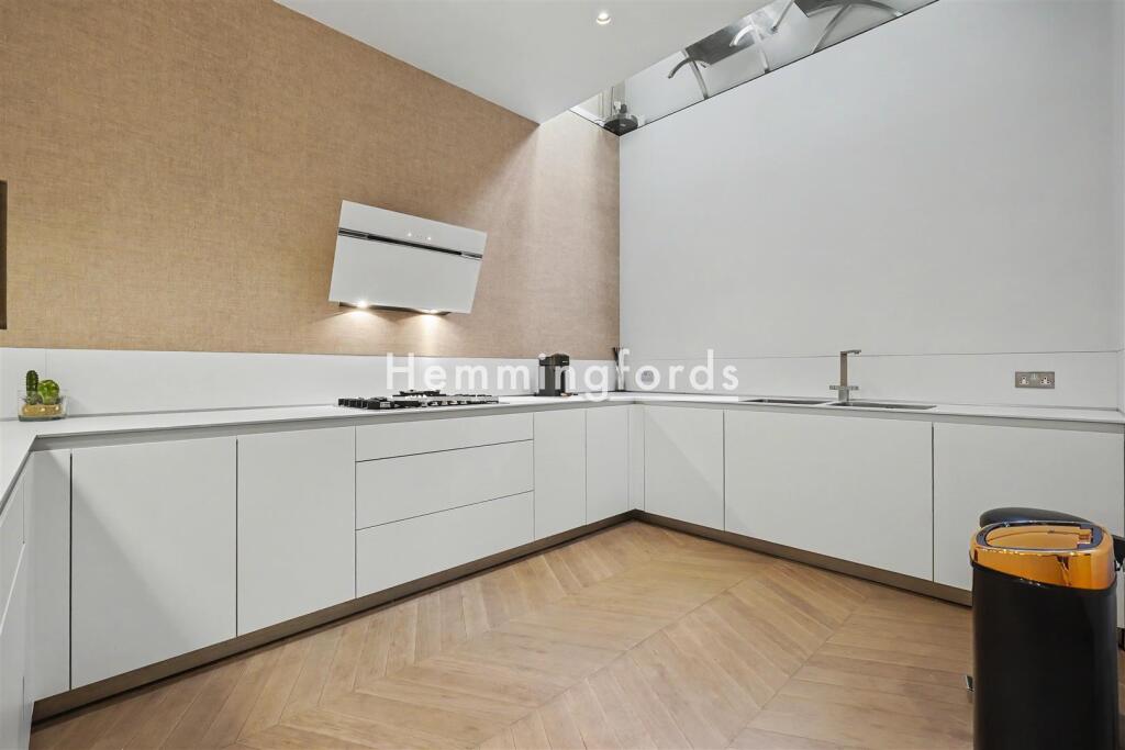 House in London - View 5