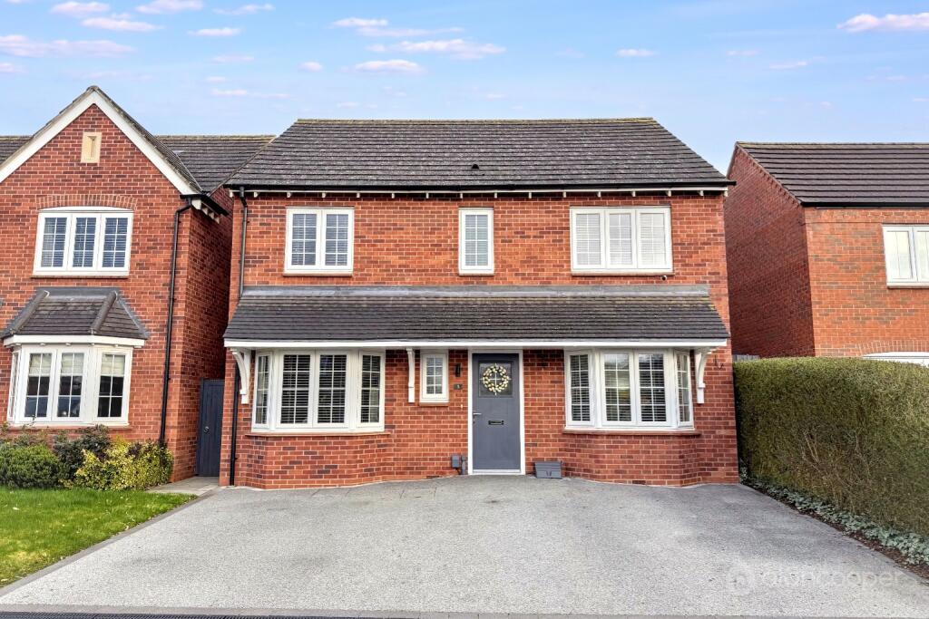 Main image of property: Skeggles Close, Royal Park, Nuneaton, CV11 6TZ