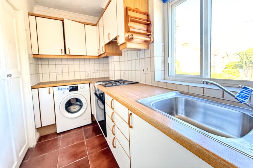 Flat 3, The Old Mill, Northgate, Chichester, PO19 1BP photo 4