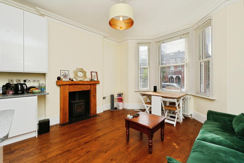 Apartment in London - View 5