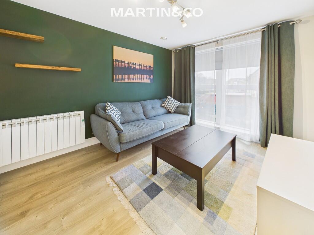 Apartment in Runnymede, Egham - More