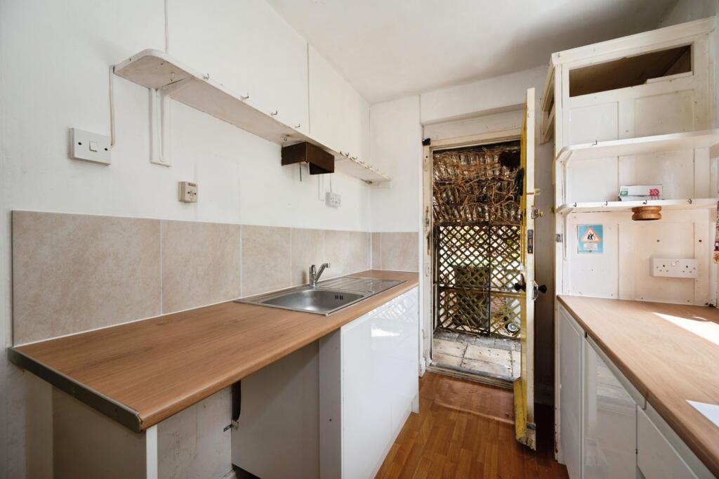 House in Havant, Hampshire - View 4