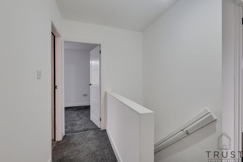 House in Wakefield - View 5