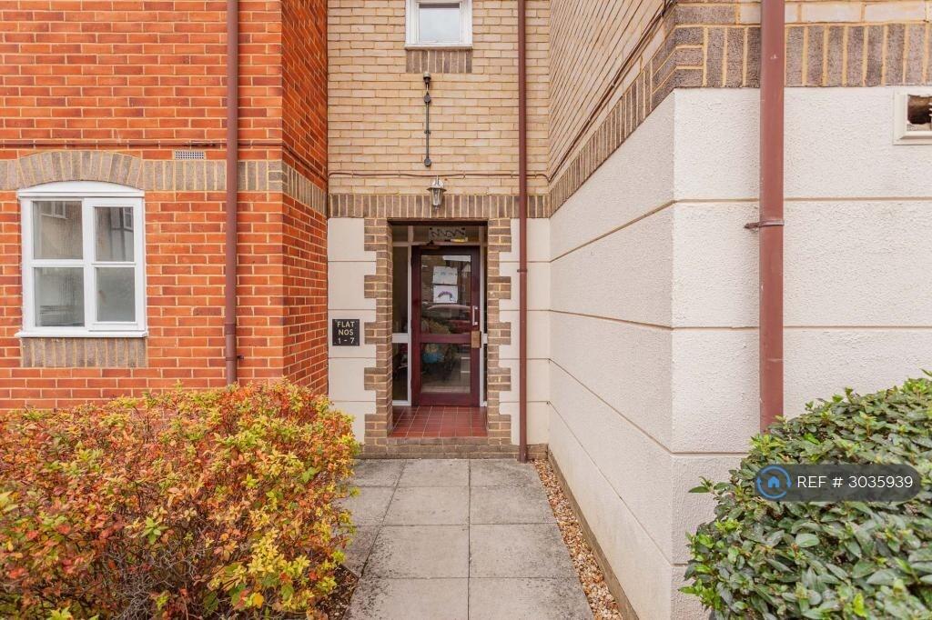 Apartment in Reading - View 2