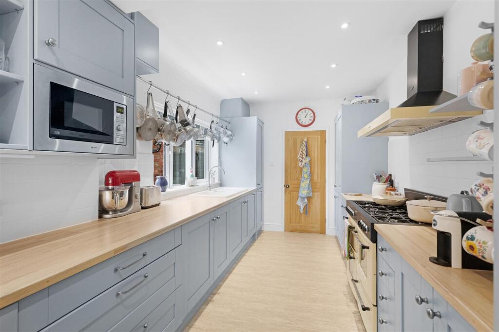Hawthorn Road, Kettering - View 5