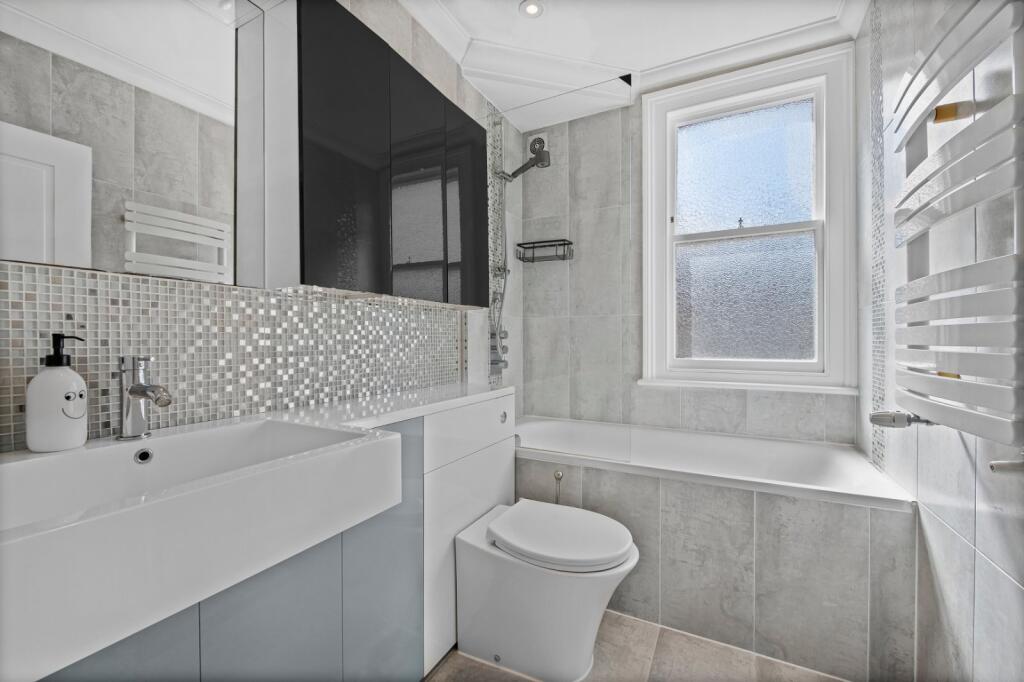 Apartment in London - View 5