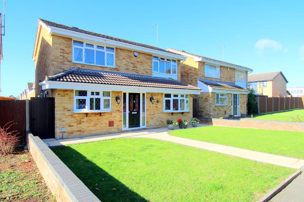 4-bed detached on Selsey Drive, Putteridge, Luton, Bedfordshire, LU2 8HZ, £500,000