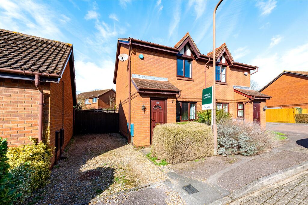 2-bed semi-detached on Fontwell Drive, Bletchley, Milton Keynes, Buckinghamshire, MK3, £275,000