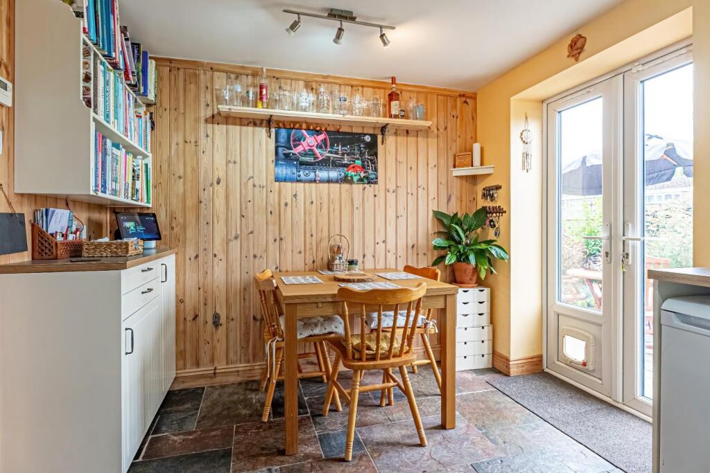 House in Luton - View 5