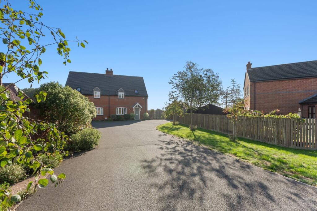 House in Northampton - View 5