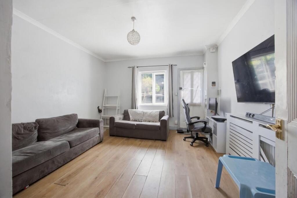 Apartment in Southall - View 2