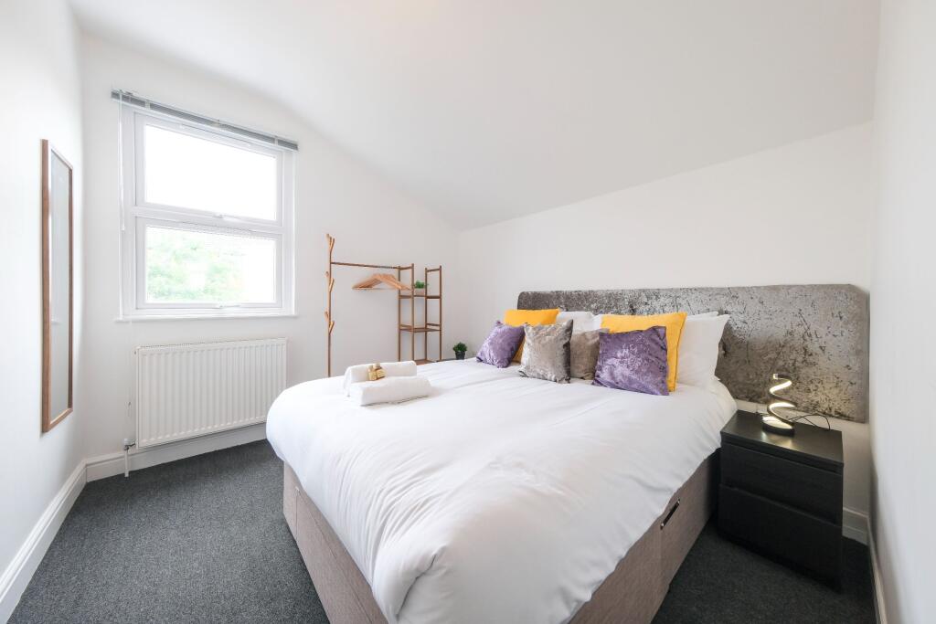5 bedroom semi-detached house for rent