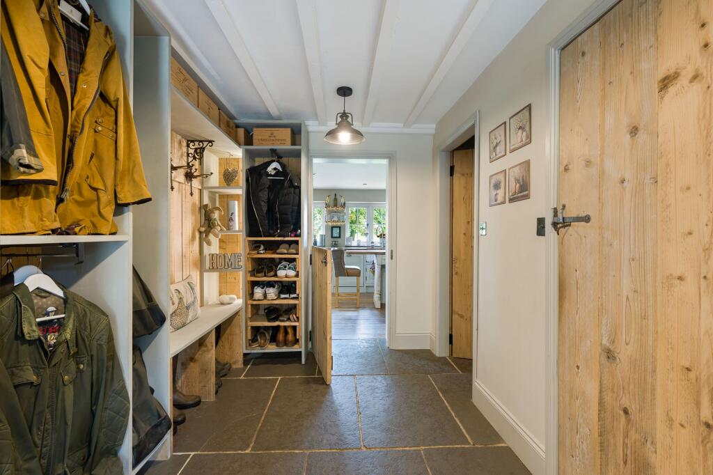 House in East Lindsey, Croft - More