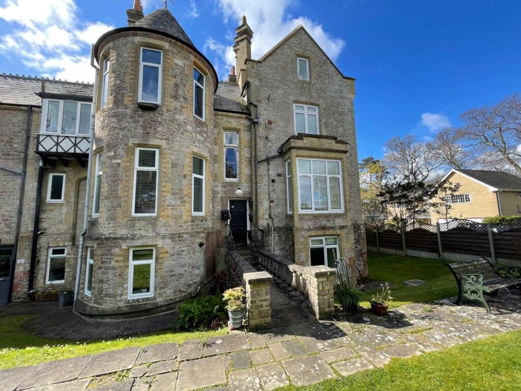 Main image of property: Flat 2 Wellwood House, Wellwood Glade, Ryde, Isle Of Wight, PO33 4HA