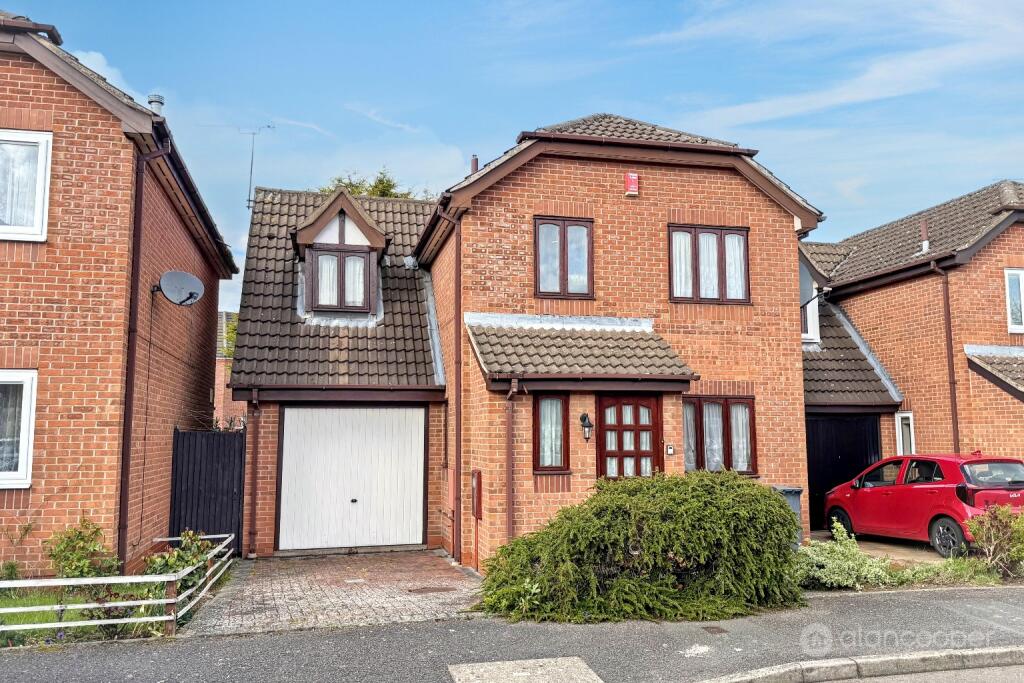 Main image of property: Kenilworth Drive, Weavers Green, Nuneaton, CV11 5XP