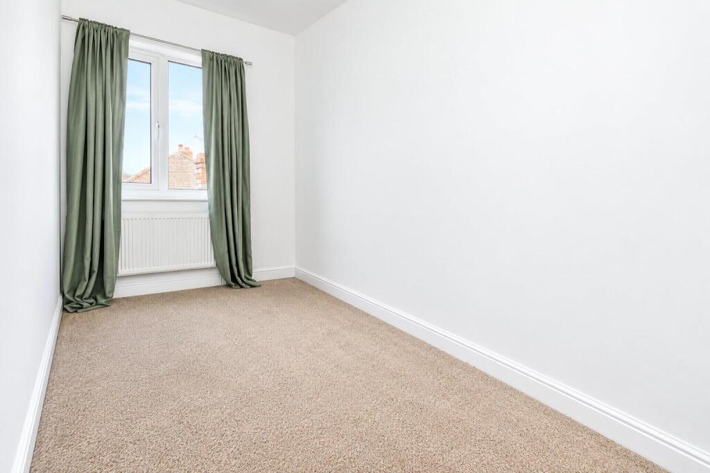 House in Wakefield, Normanton - More