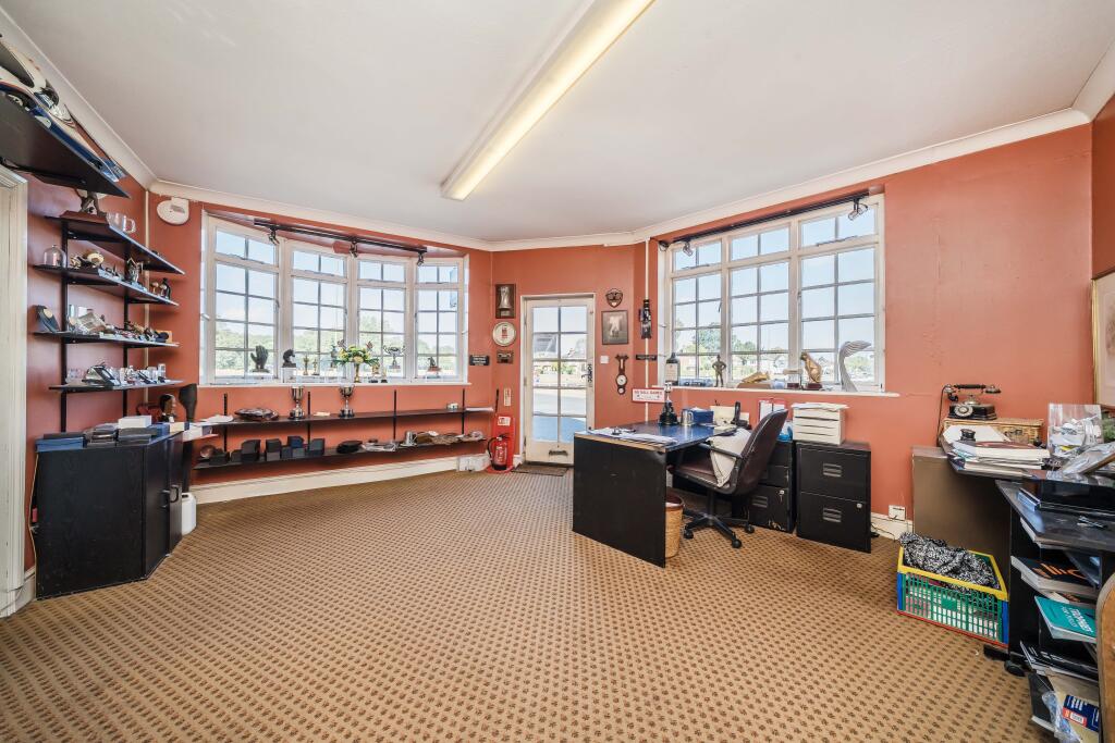 House in Kingston upon Thames - More