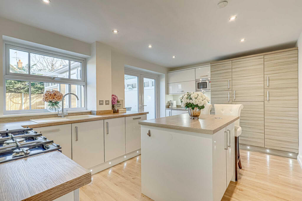 Truro Crescent, Rayleigh, SS6, Rayleigh