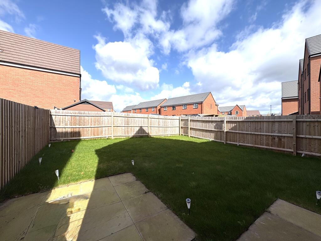 Goscote Lodge Crescent, Walsall photo 4
