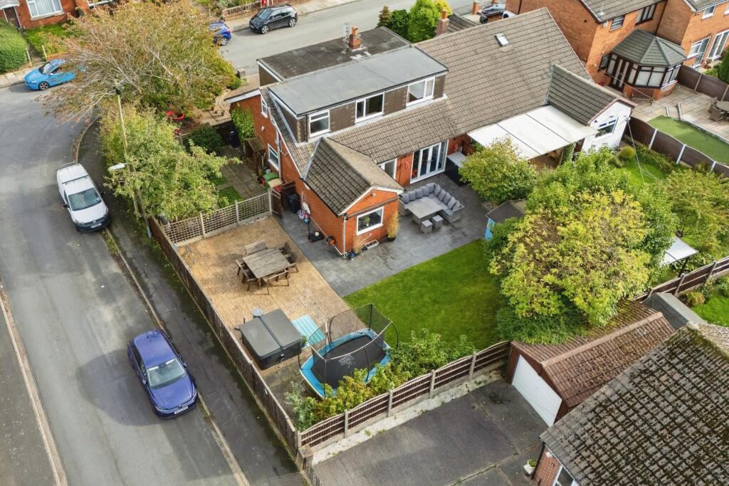 4-bed semi-detached on Seddon Lane, Stoneclough, Manchester, Greater Manchester, M26, £350,000