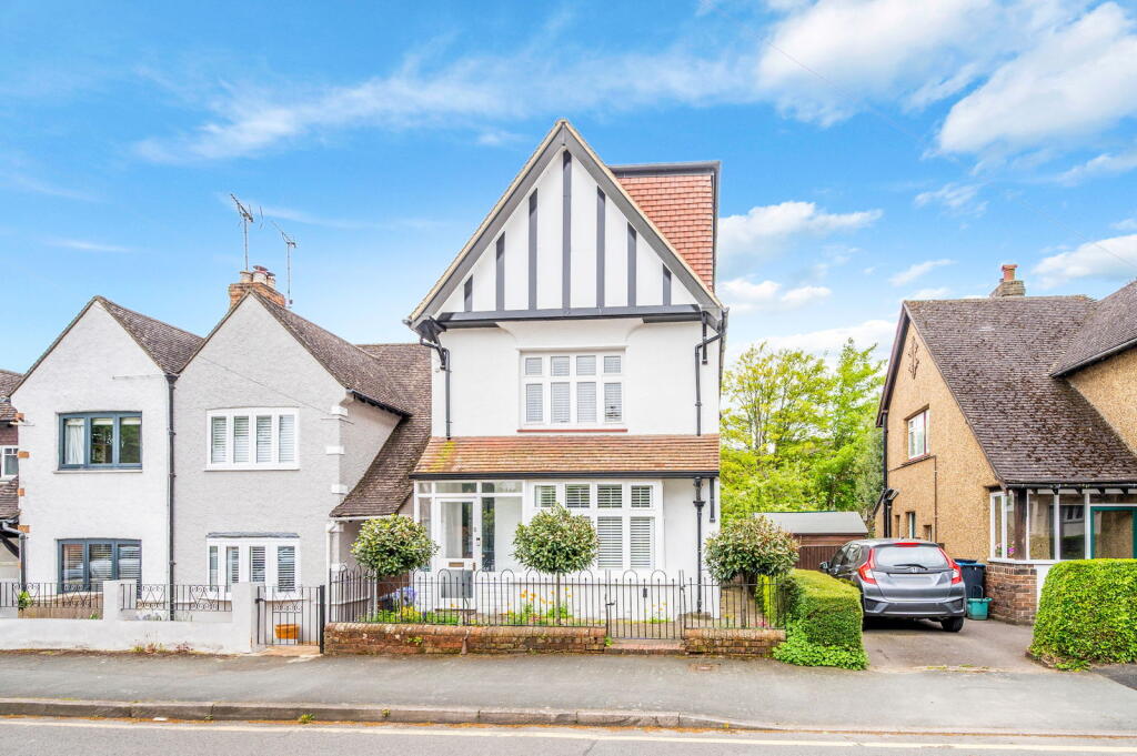 Main image of property: Amy Road, Oxted, Surrey, RH8 0PX