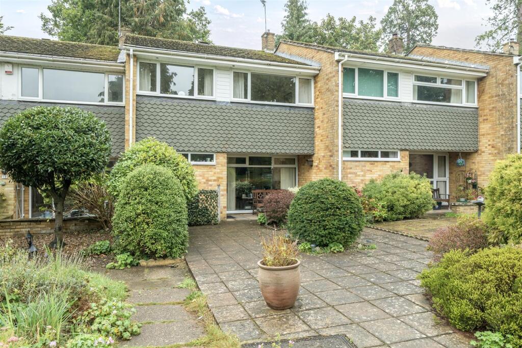 3-bed house on Shipley Court, Liphook, £375,000