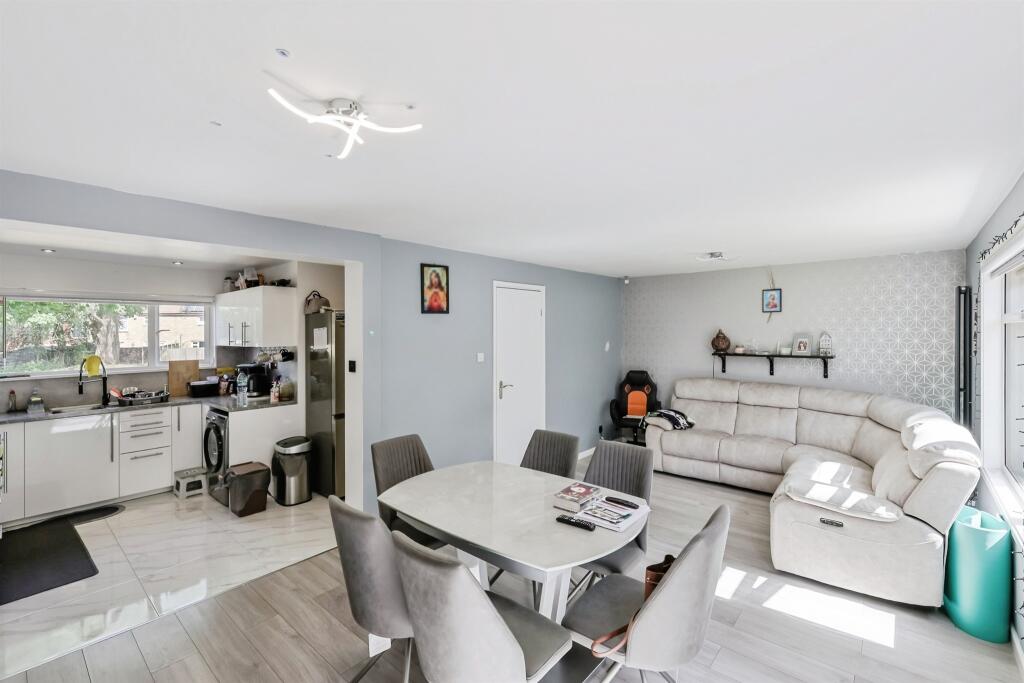 House in Northampton, West Northamptonshire - View 4