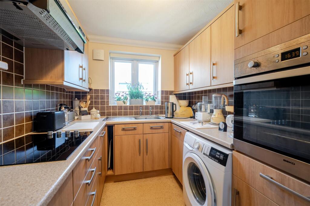 Osbourne Lodge, Bournemouth, Dorset photo 5