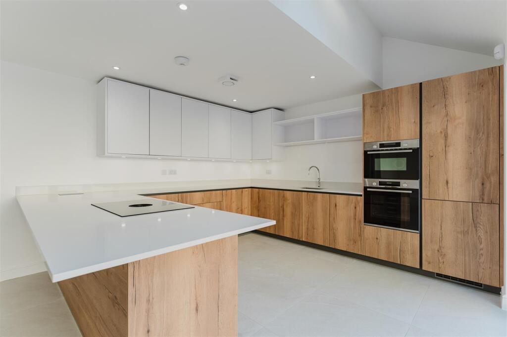 House in Stratford-on-Avon, Lighthorne - More